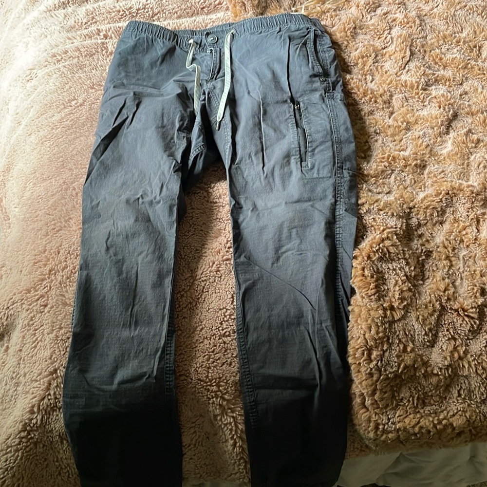 Vuori pants size large